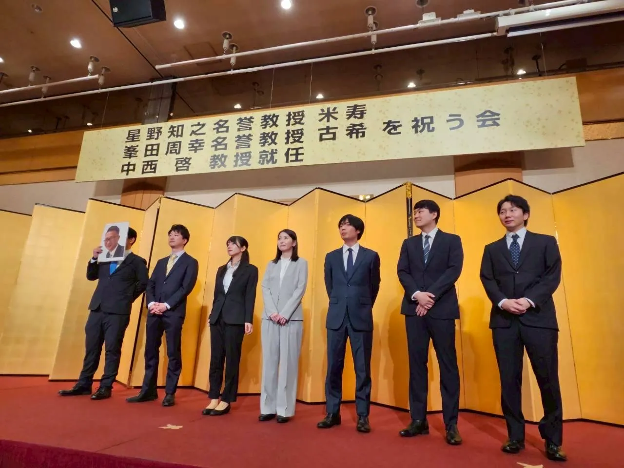 来春の新入局員と入団記念撮影をおこないました。
